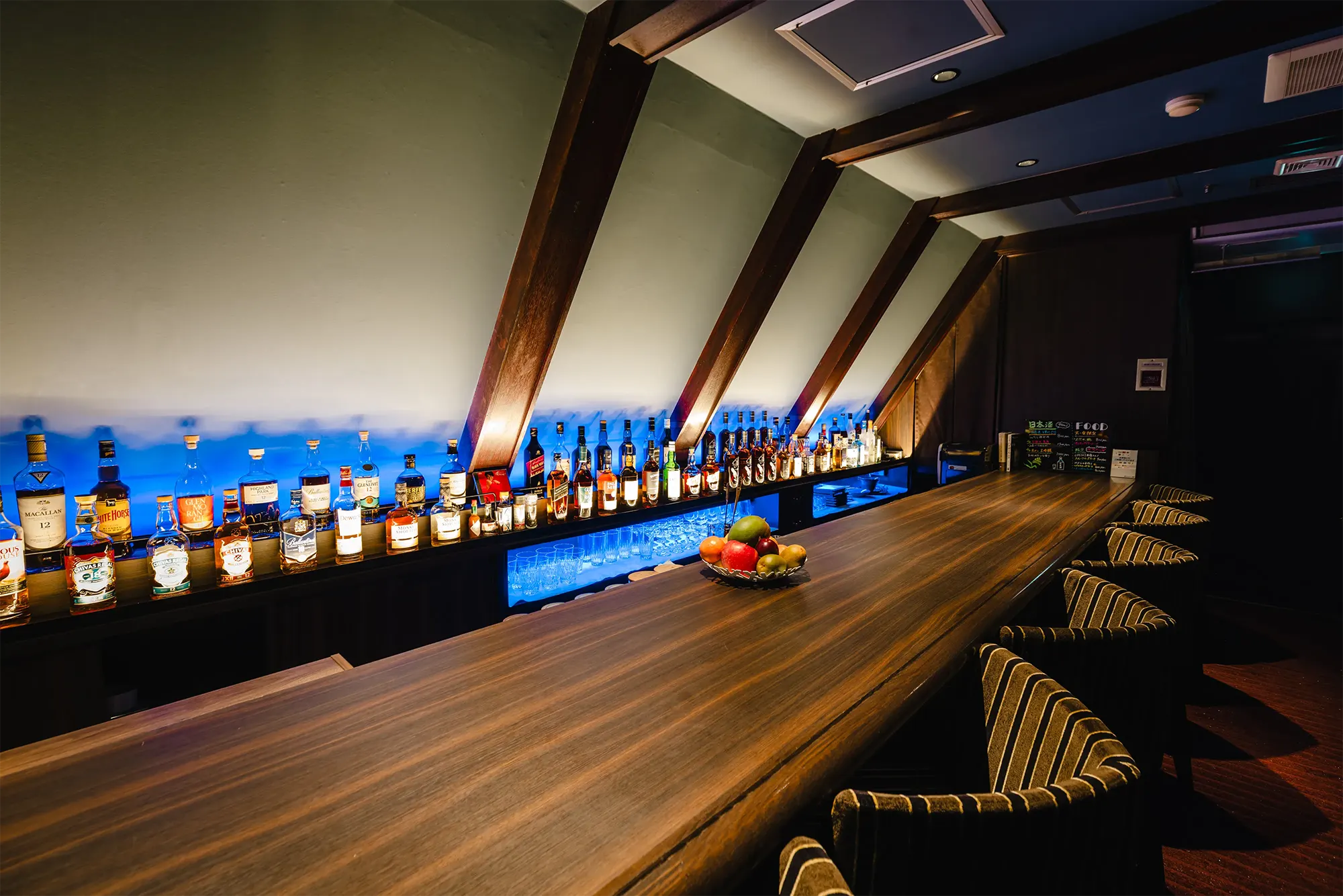 BAR 佐々木純商店のカウンター席
