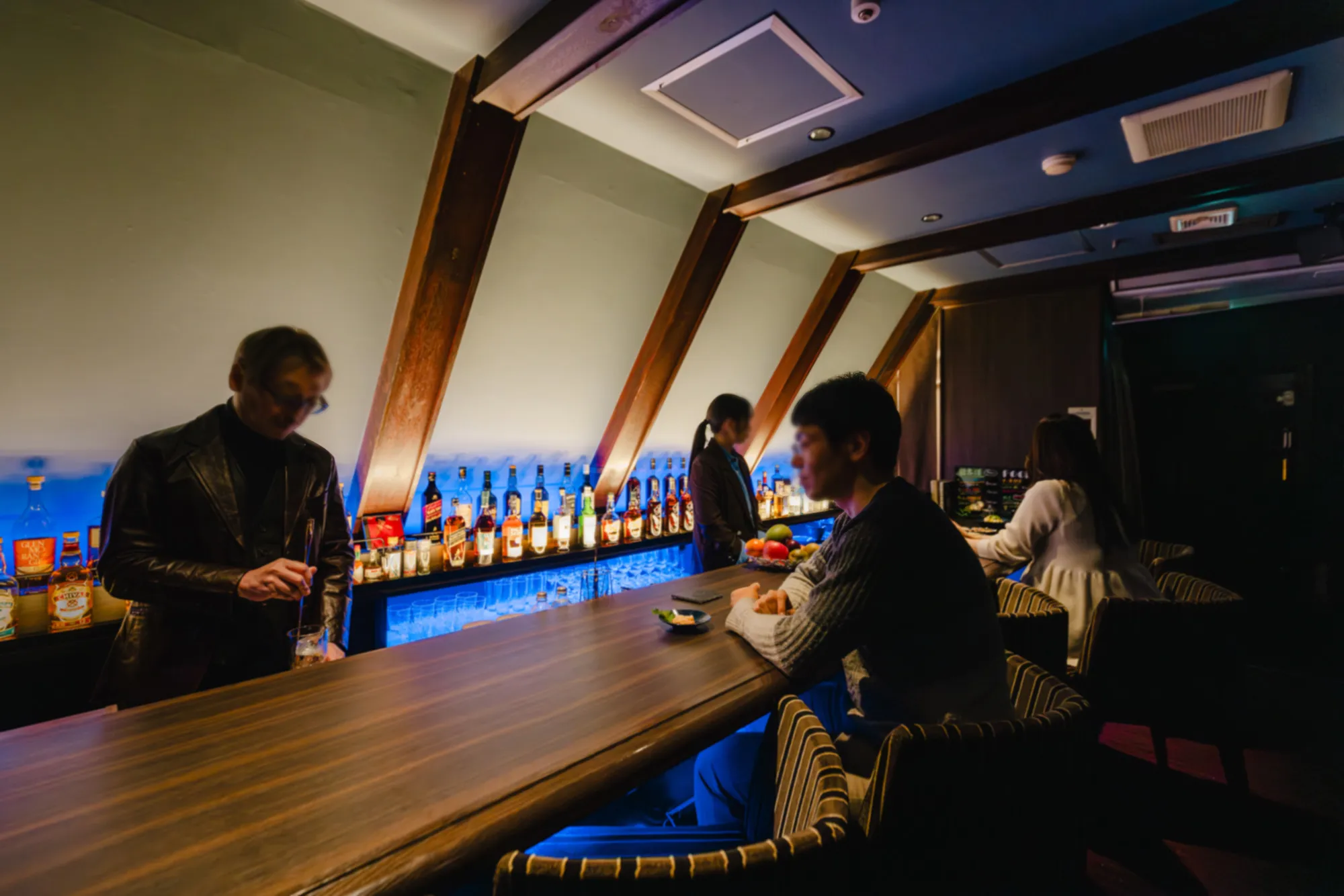 BAR 佐々木純商店のカウンター席